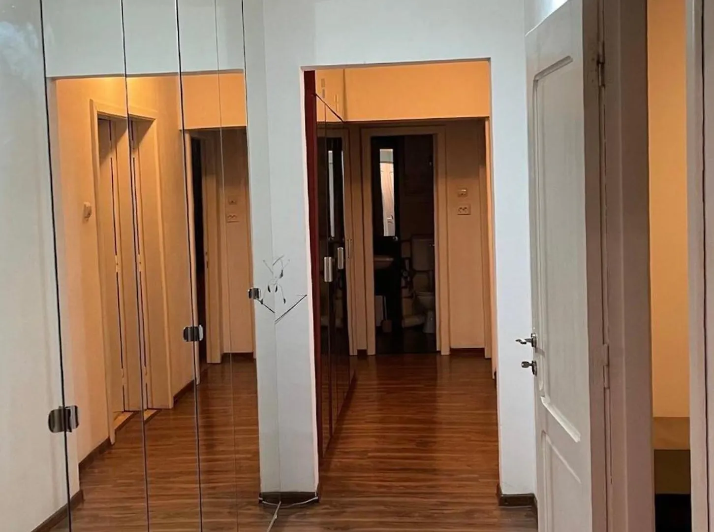 Zealot Apartman Bukarest